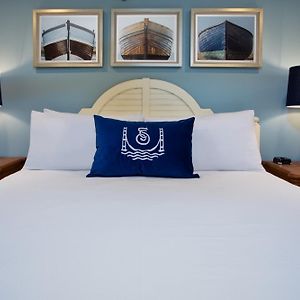 Standard Queen Room Two Queen Beds